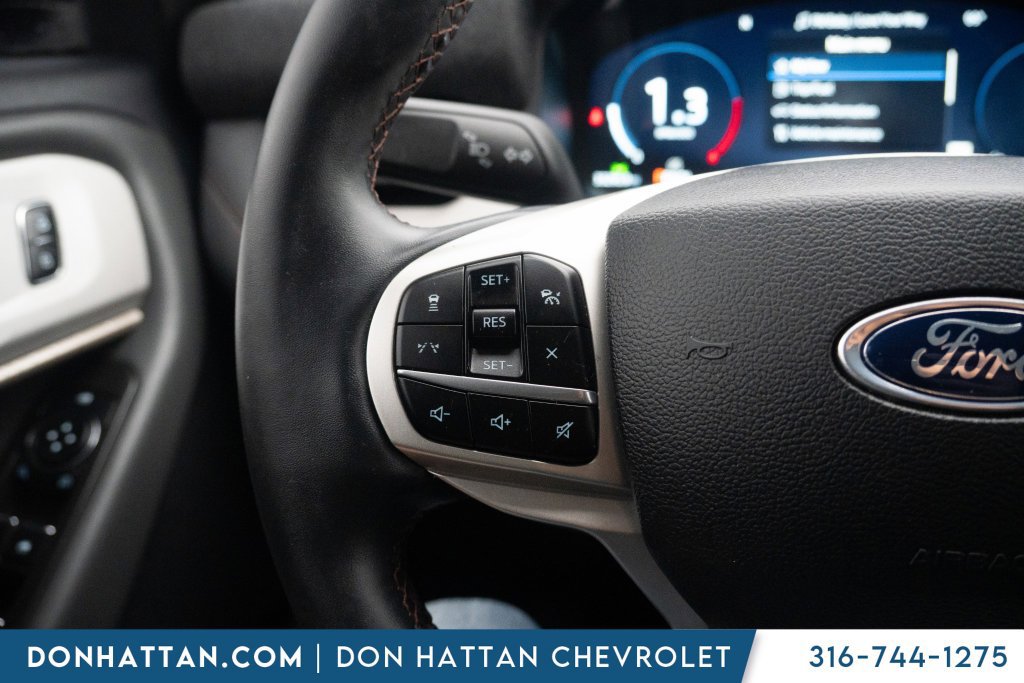 Used 2025 Ford Explorer Active AWD/4WD image 5
