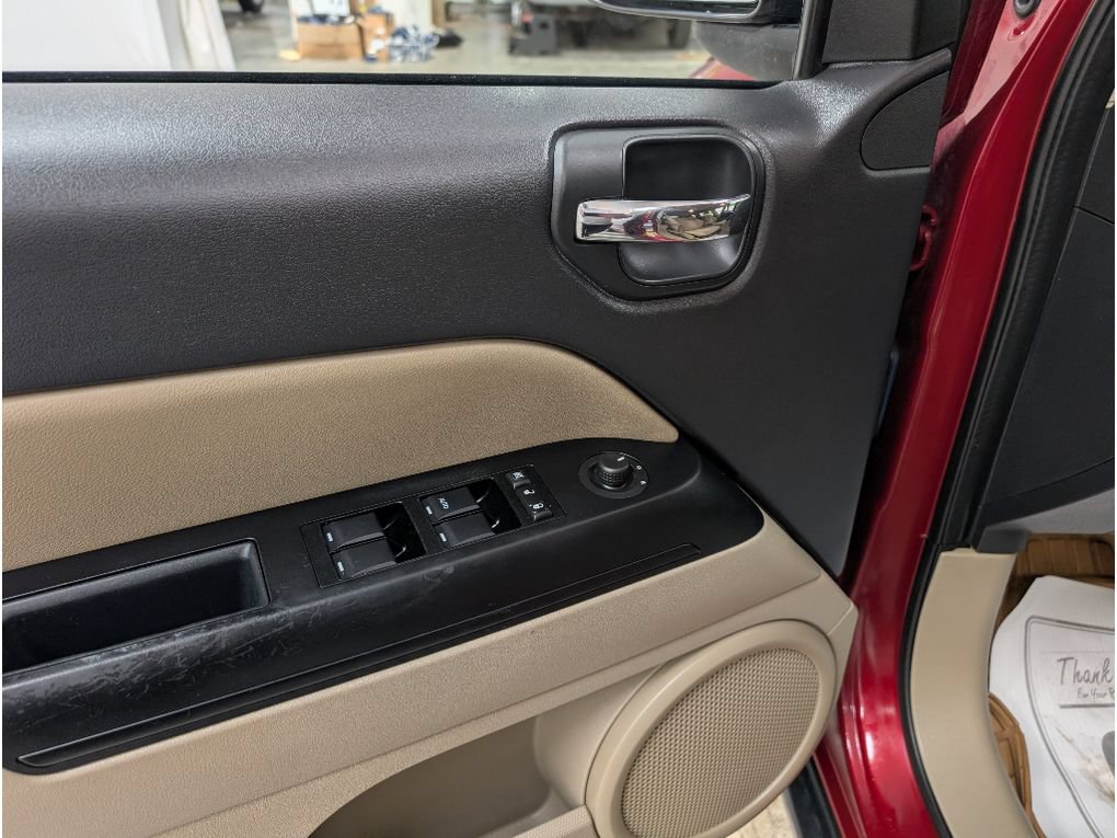 Used 2014 Jeep Compass Sport w/ Power Value Group FWD image 8