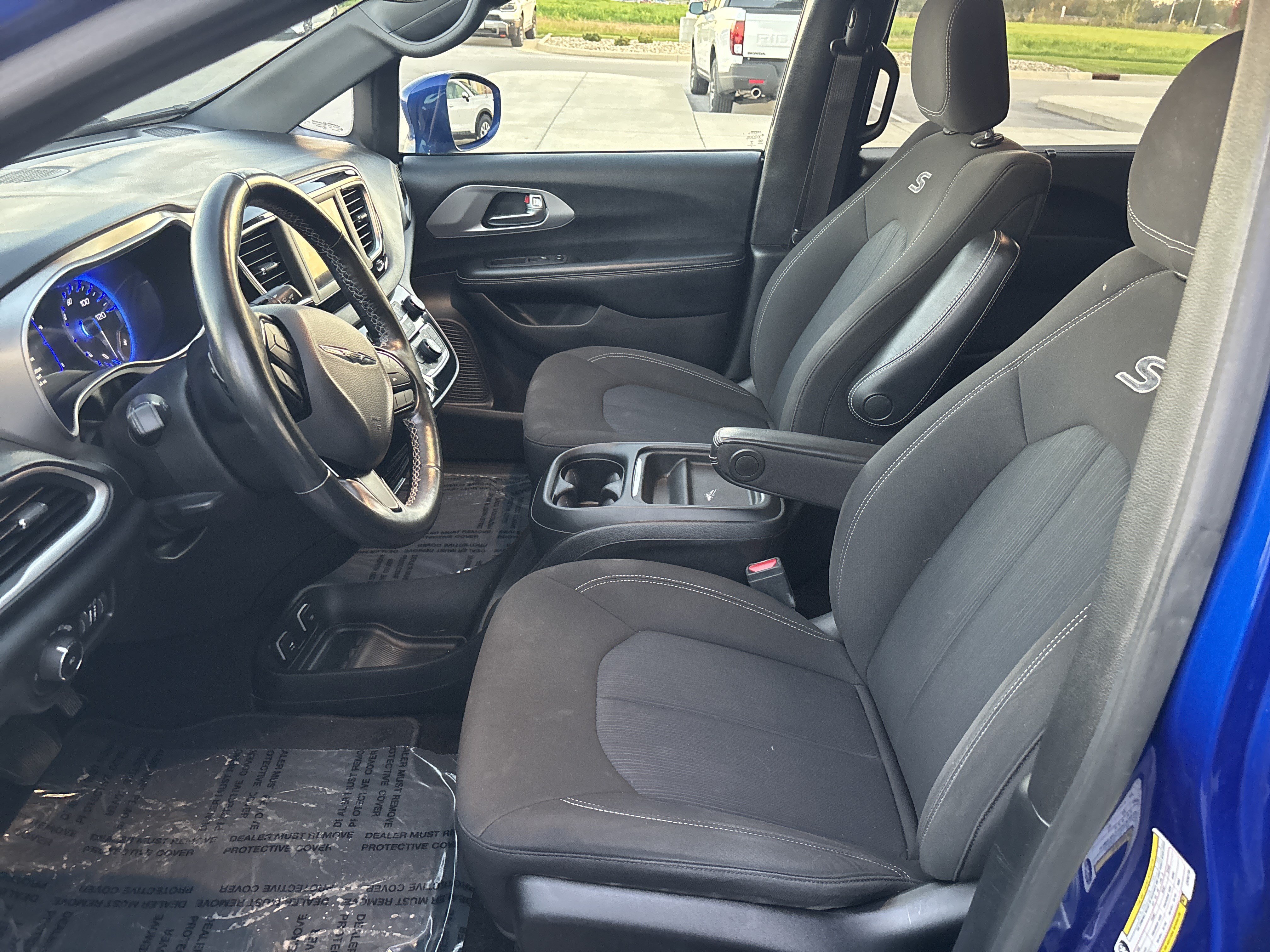 Used 2020 Chrysler Pacifica Touring w/ S Appearance Package FWD image 10
