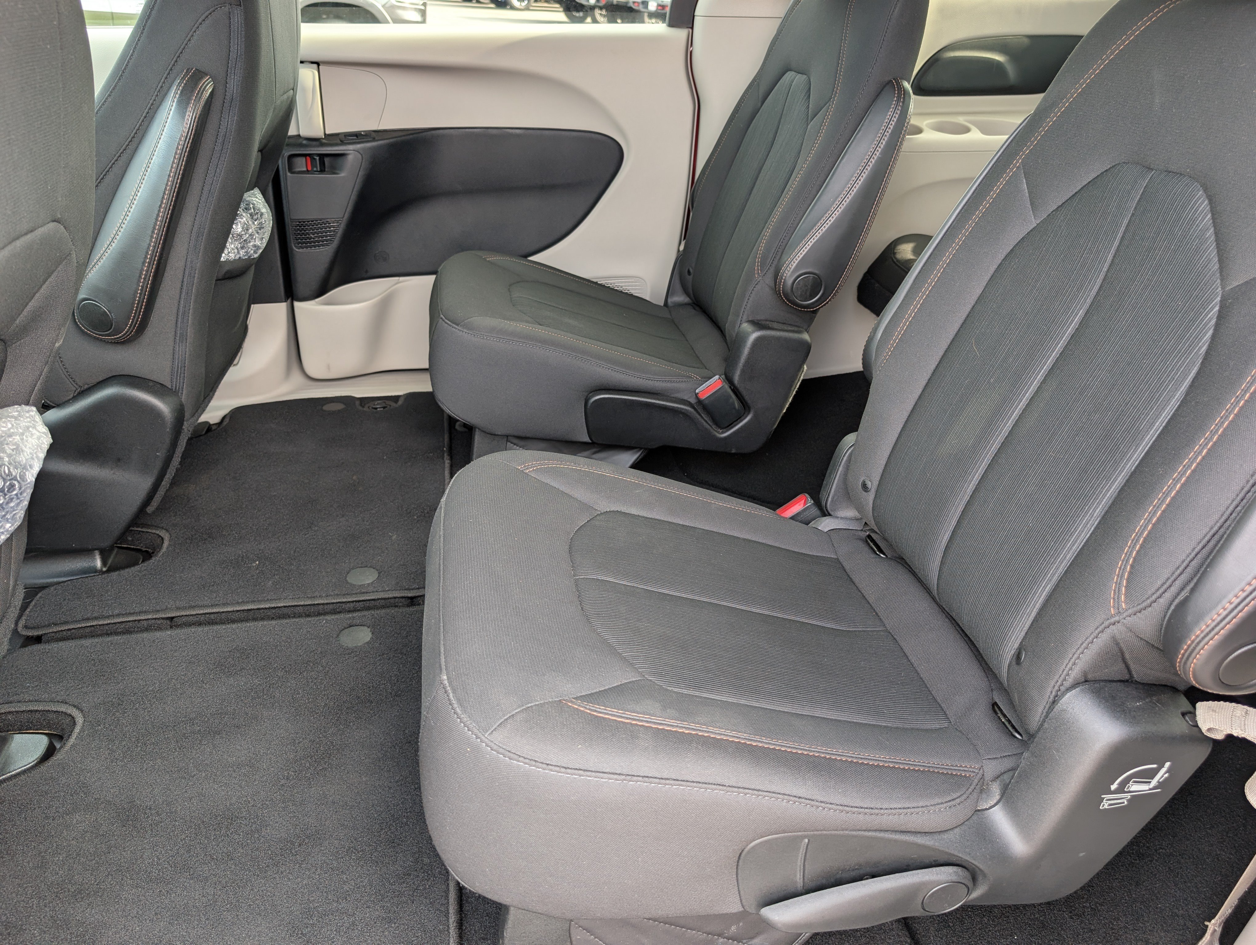 Used 2019 Chrysler Pacifica LX FWD image 13