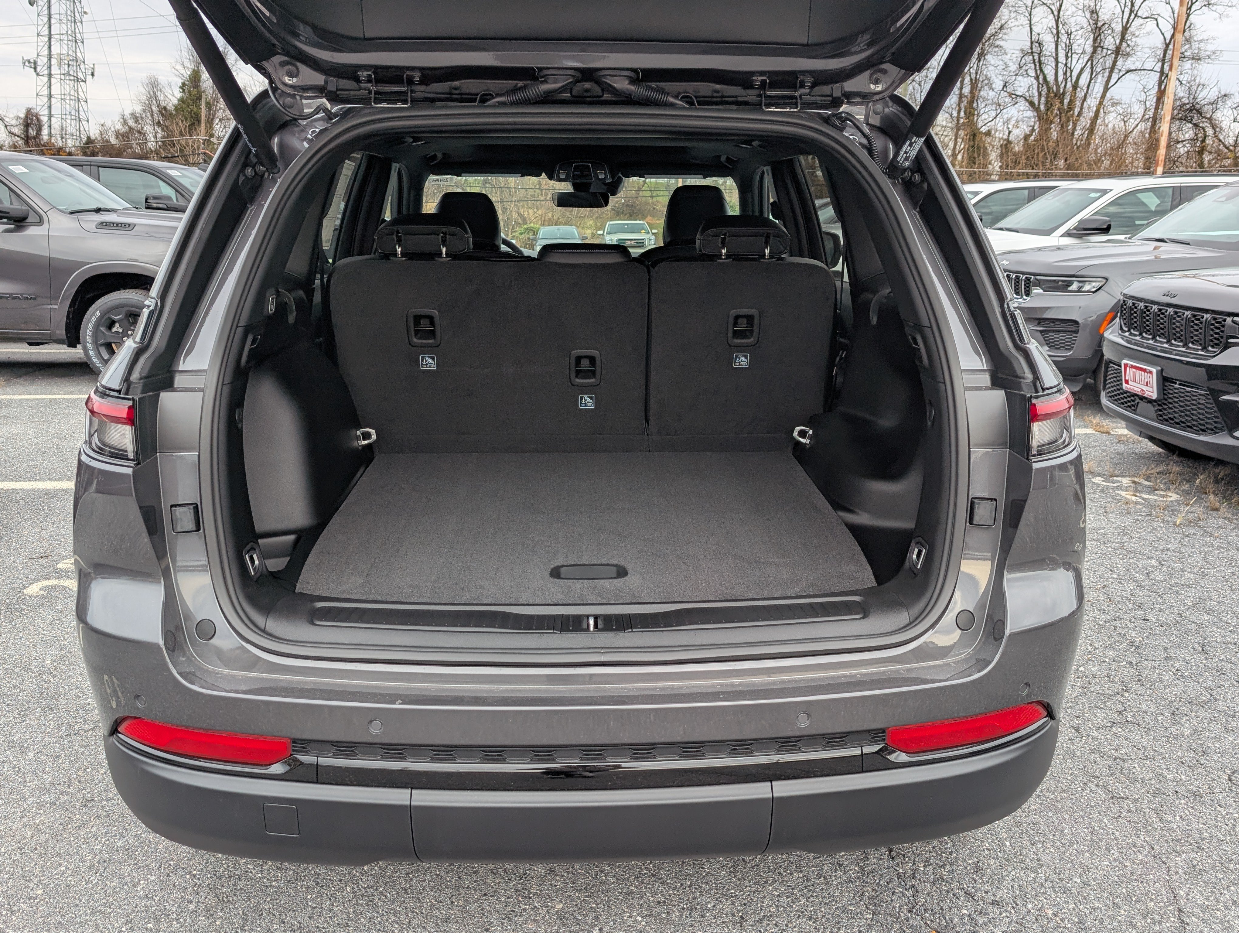 New 2025 Jeep Grand Cherokee Altitude AWD/4WD image 11