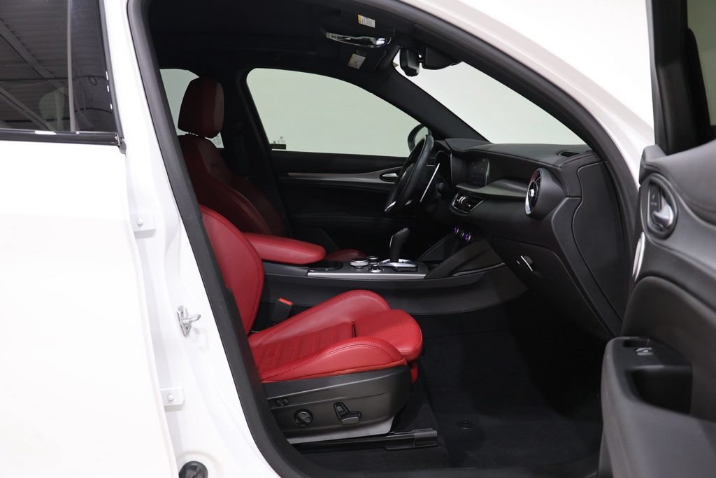 Used 2024 Alfa Romeo Stelvio Veloce AWD/4WD image 37