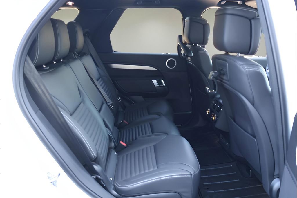 New 2026 Land Rover Discovery Dynamic SE AWD/4WD image 17