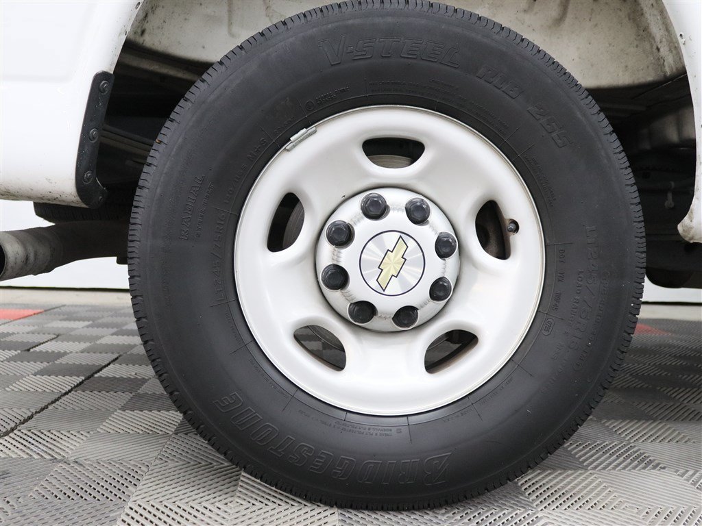 Used 2025 Chevrolet Express 2500 Extended w/ Driver Convenience Package RWD image 26