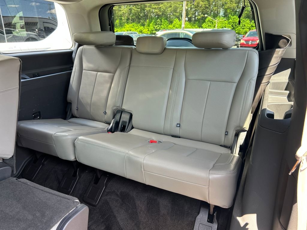 Used 2018 Ford Expedition XLT w/ Equipment Group 202A RWD image 30