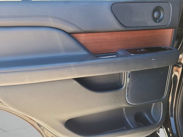 Used 2024 Lincoln Navigator Premiere AWD/4WD image 17