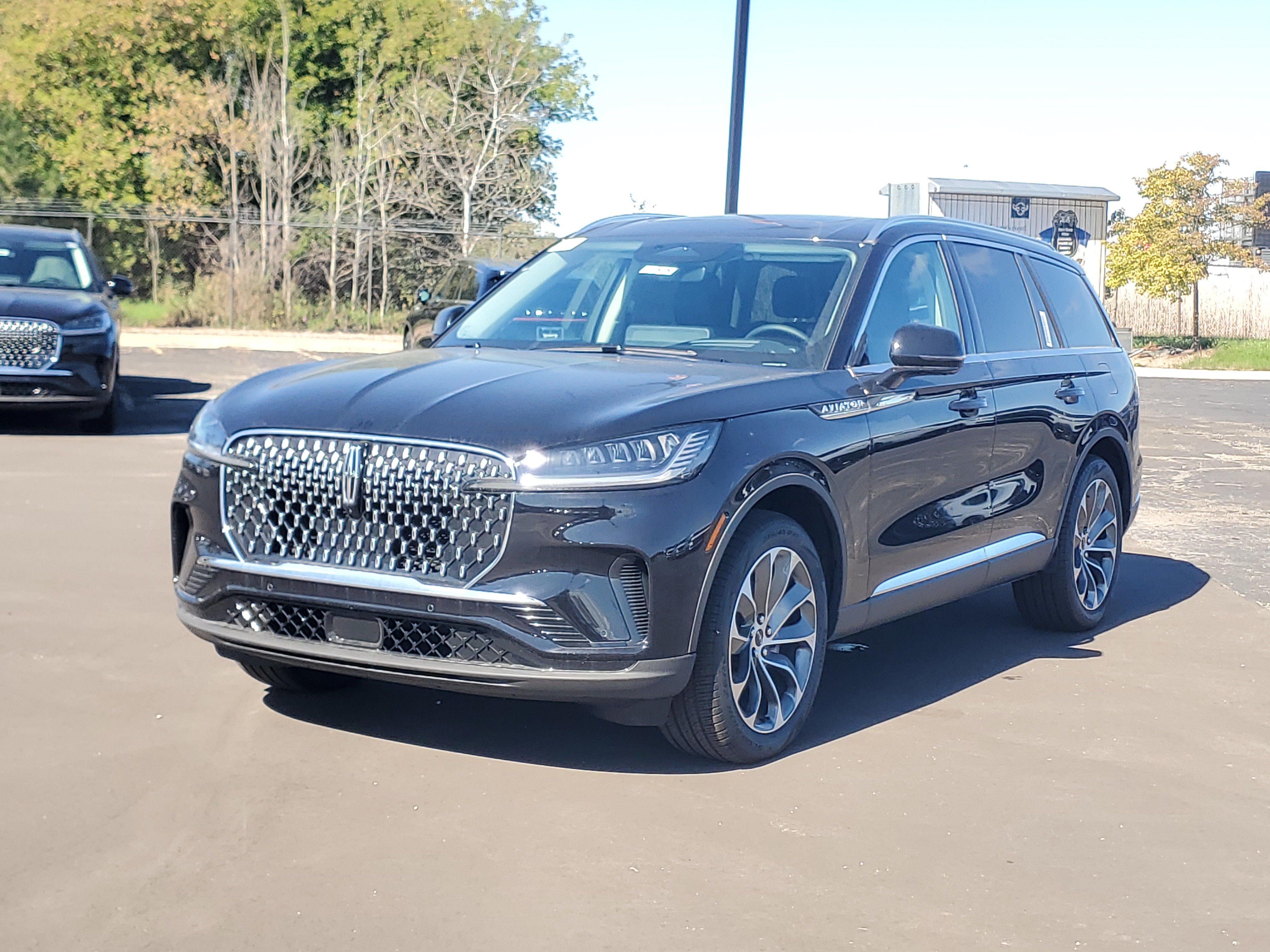 New 2026 Lincoln Aviator AWD image 2