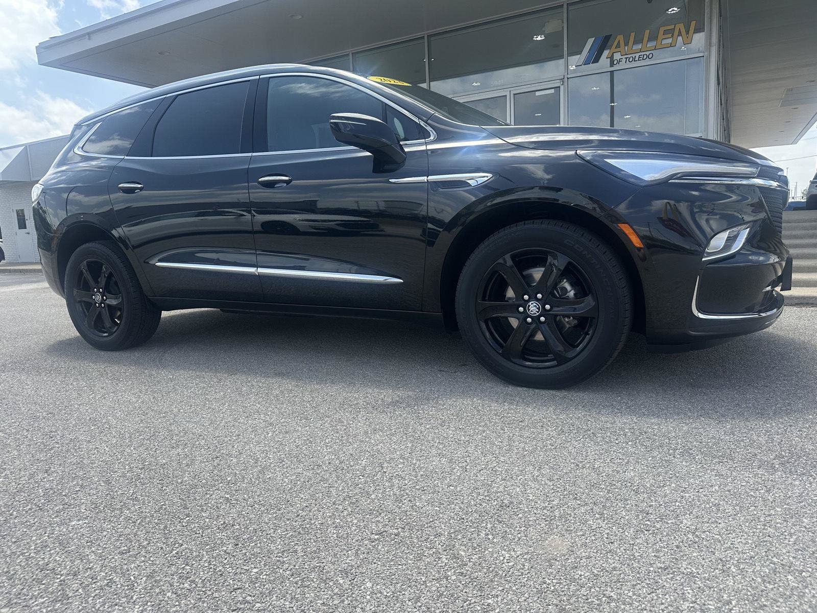 Used 2023 Buick Enclave Essence w/ Experience Buick Package AWD/4WD video 1