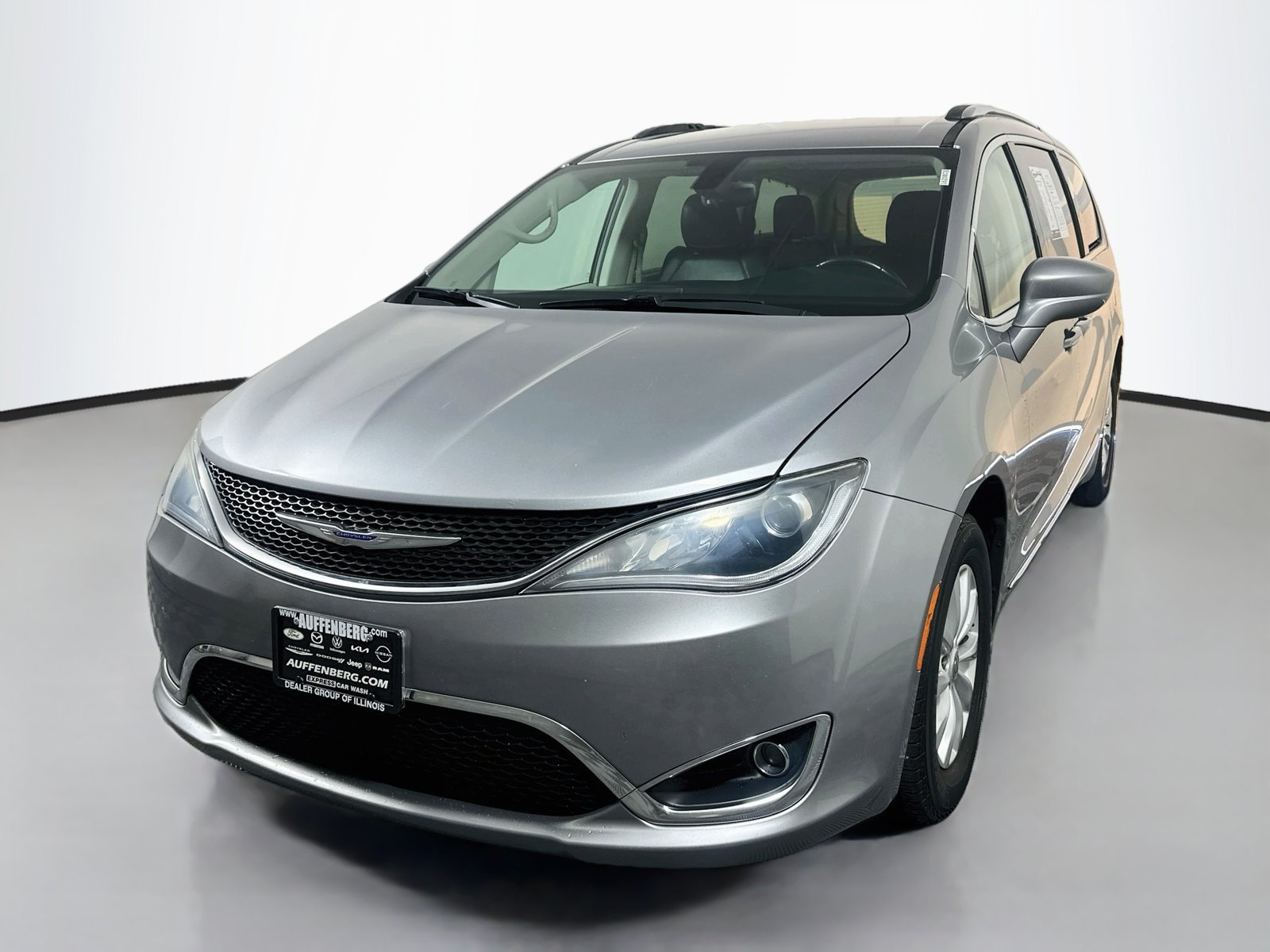Used 2019 Chrysler Pacifica Touring-L FWD image 3