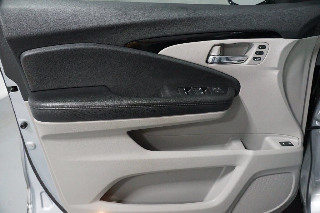 Used 2017 Honda Pilot Touring image 28