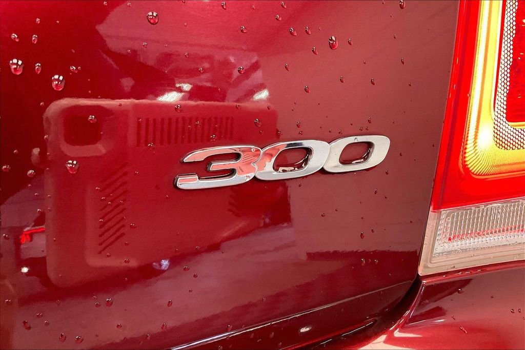 Used 2018 Chrysler 300 Limited w/ Light Group image 7
