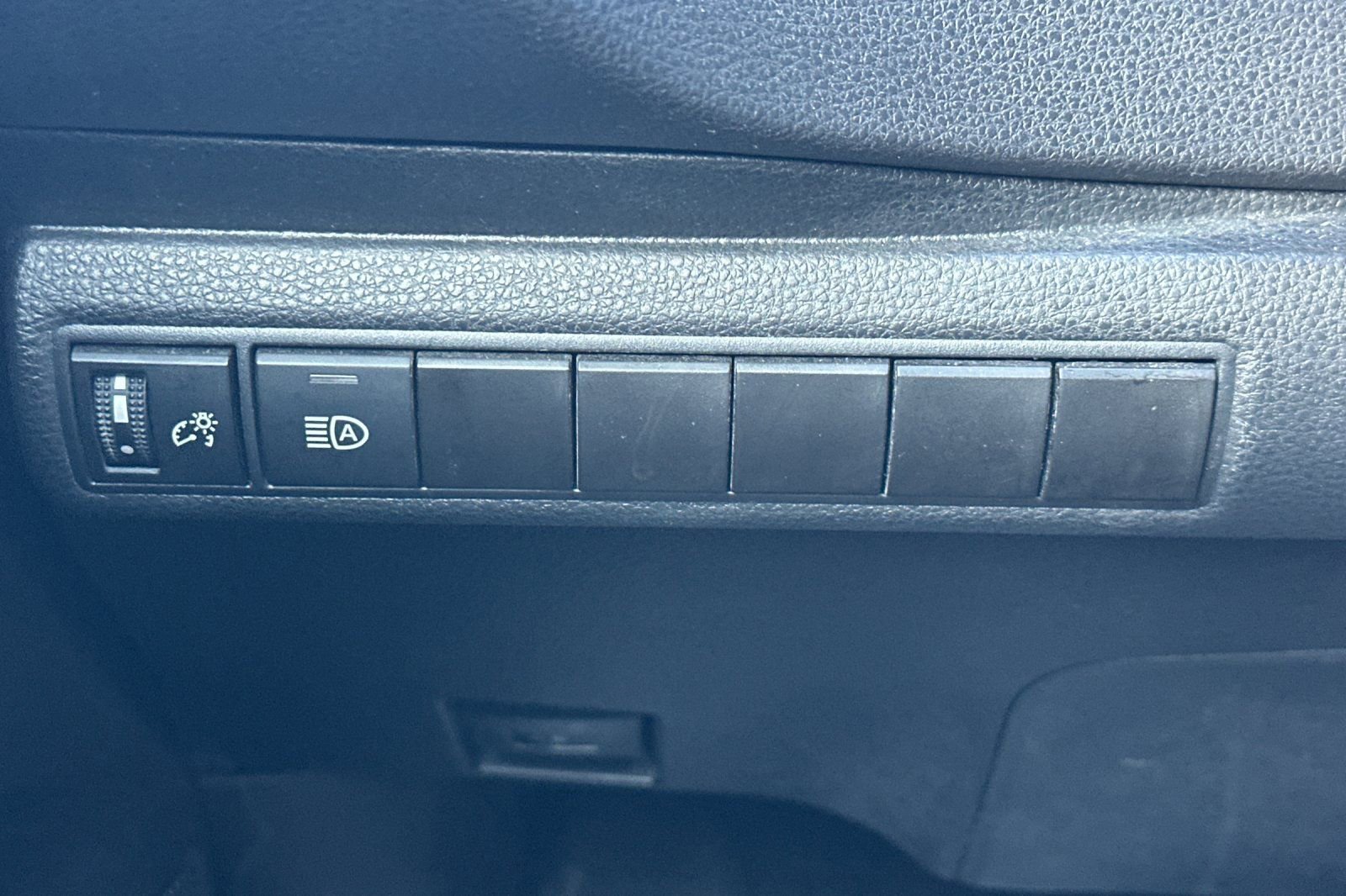 Used 2024 Toyota Corolla LE image 40