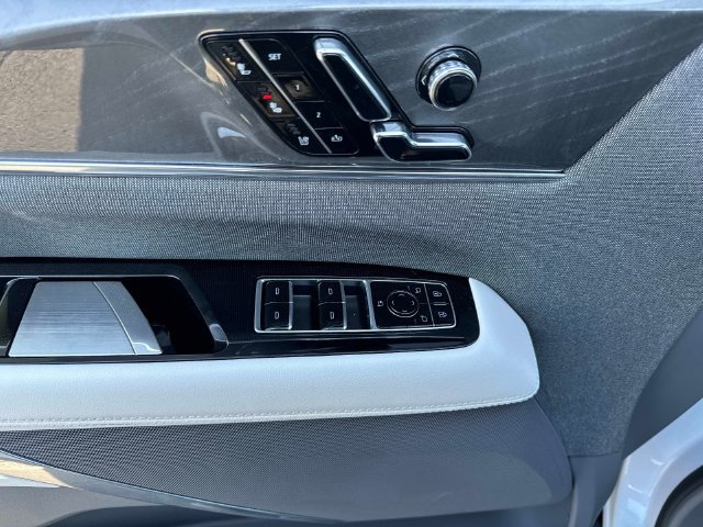 Certified 2026 Cadillac Escalade IQL Sport 1 w/ LPO, Floor Liner Package AWD/4WD image 17