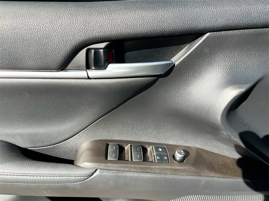 Used 2021 Toyota Camry XSE image 17
