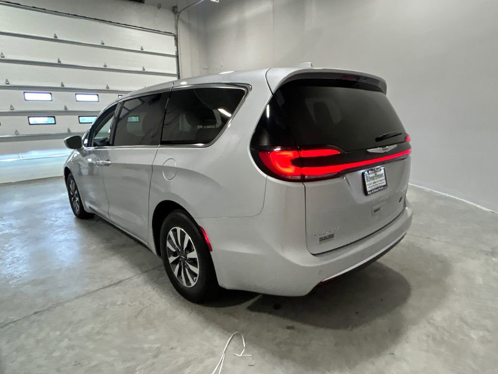 Used 2022 Chrysler Pacifica Touring-L image 8