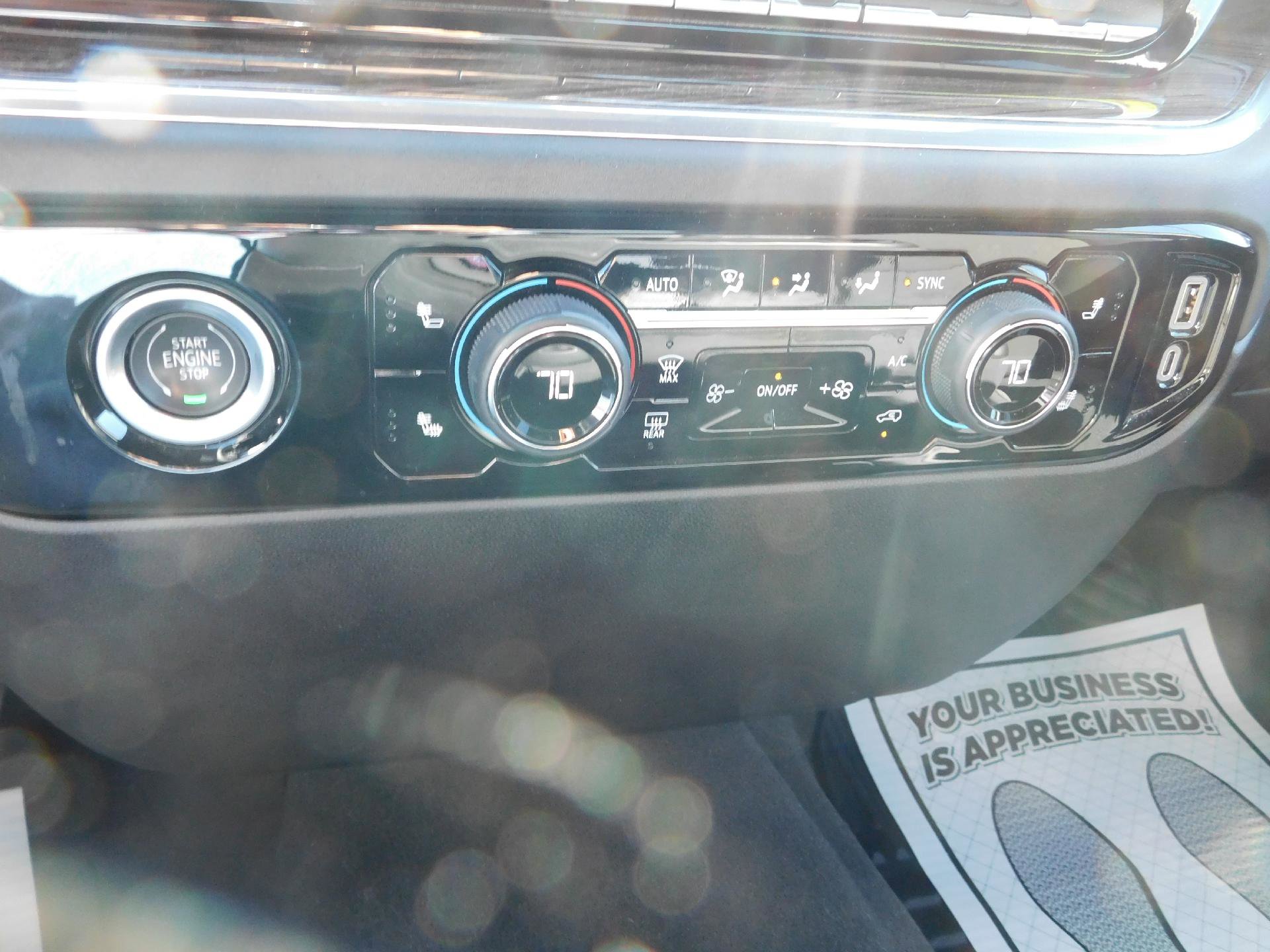 Used 2024 Chevrolet Silverado 1500 LT image 38