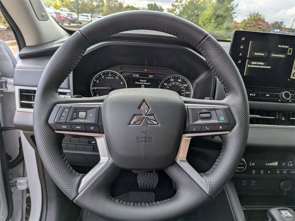 New 2025 Mitsubishi Outlander SE image 16