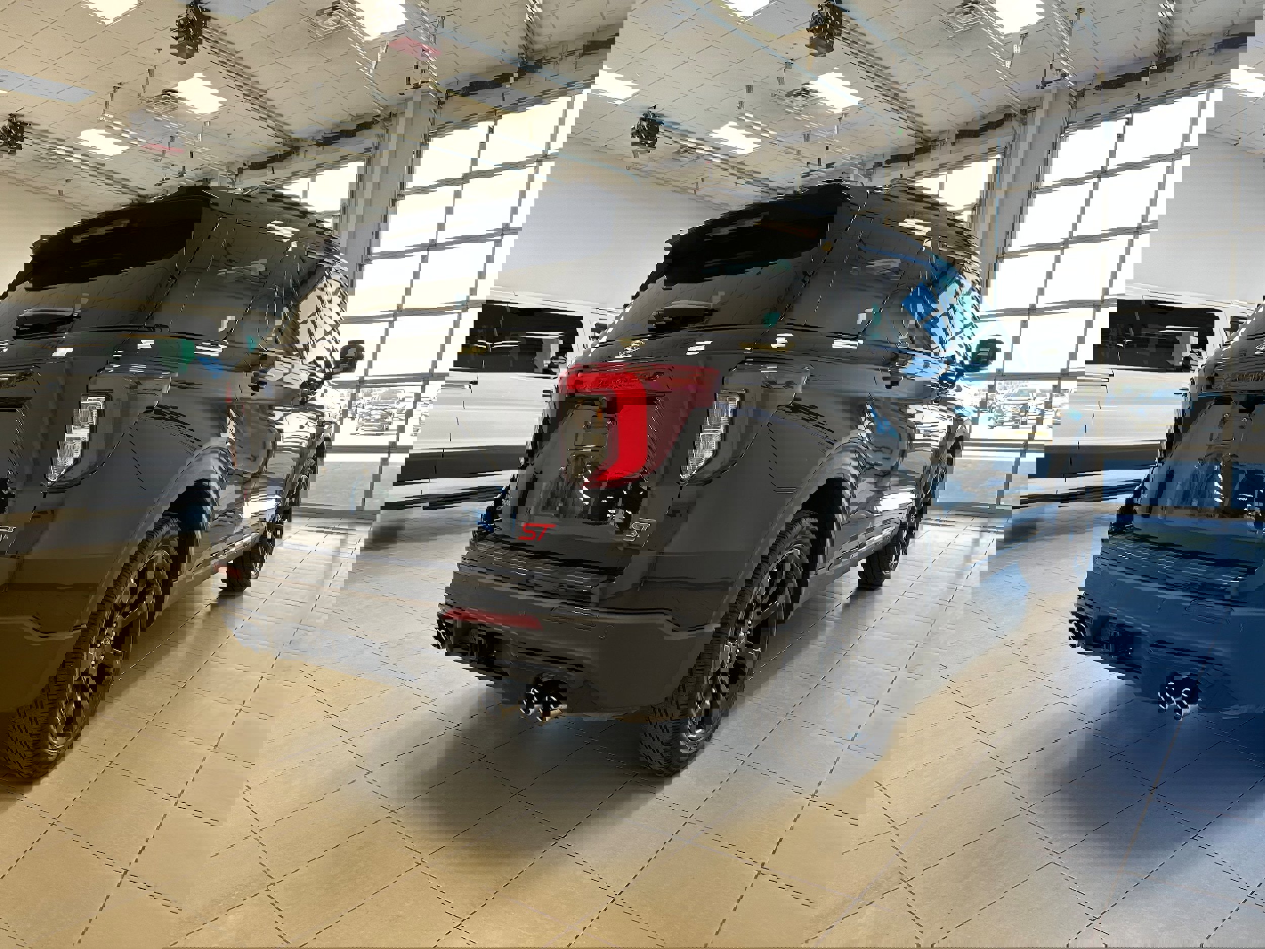 Used 2023 Ford Explorer ST w/ Equipment Group 401A image 5