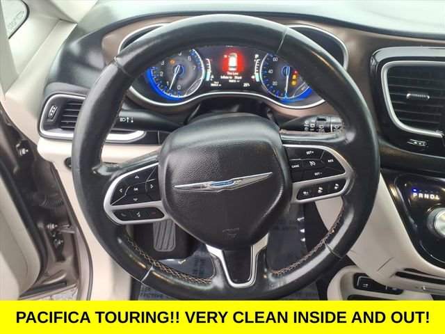 Used 2018 Chrysler Pacifica Touring-L w/ Advanced Safetytec Group image 17