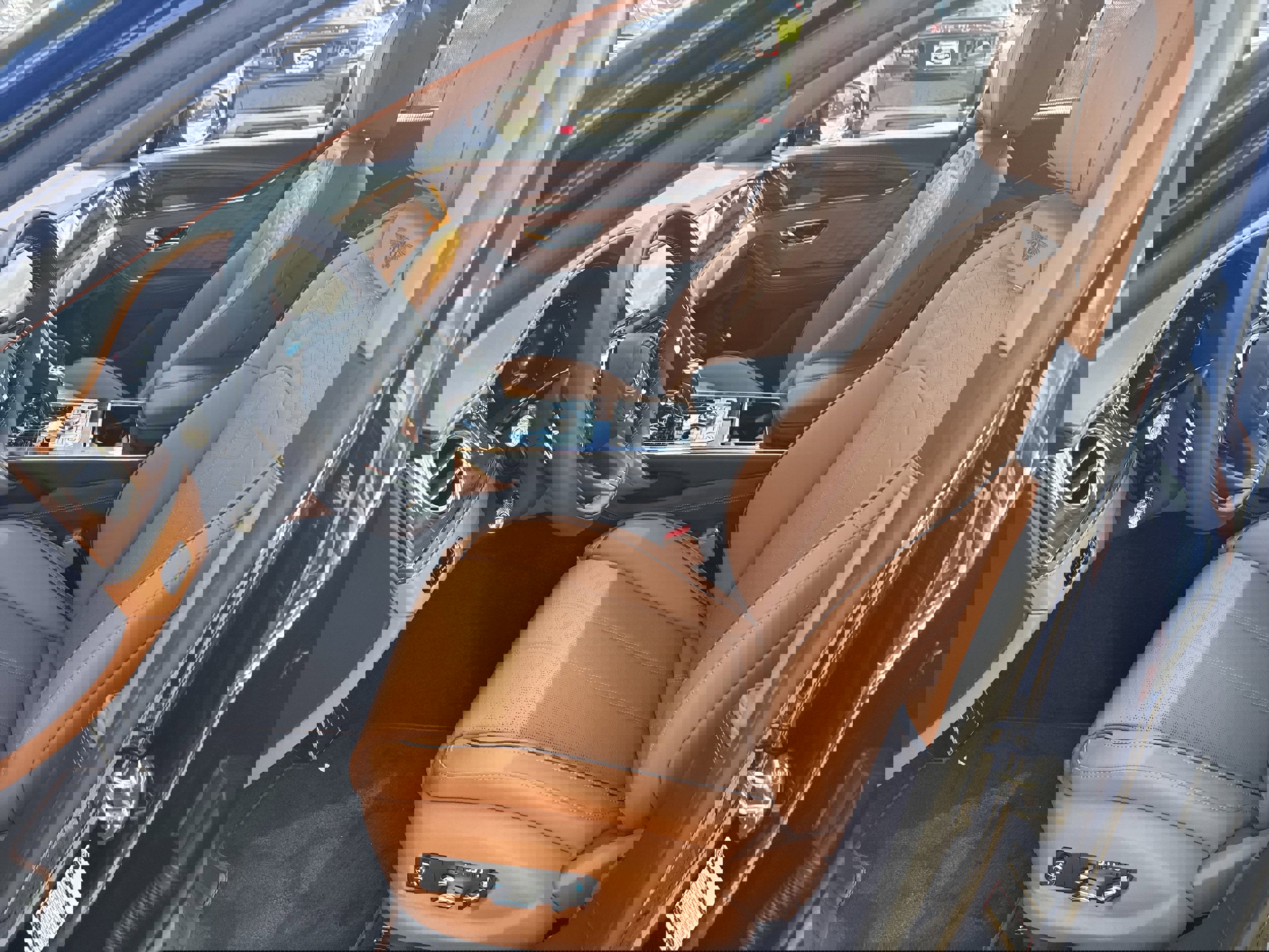 New 2025 Bentley Flying Spur Plug-In Hybrid image 15