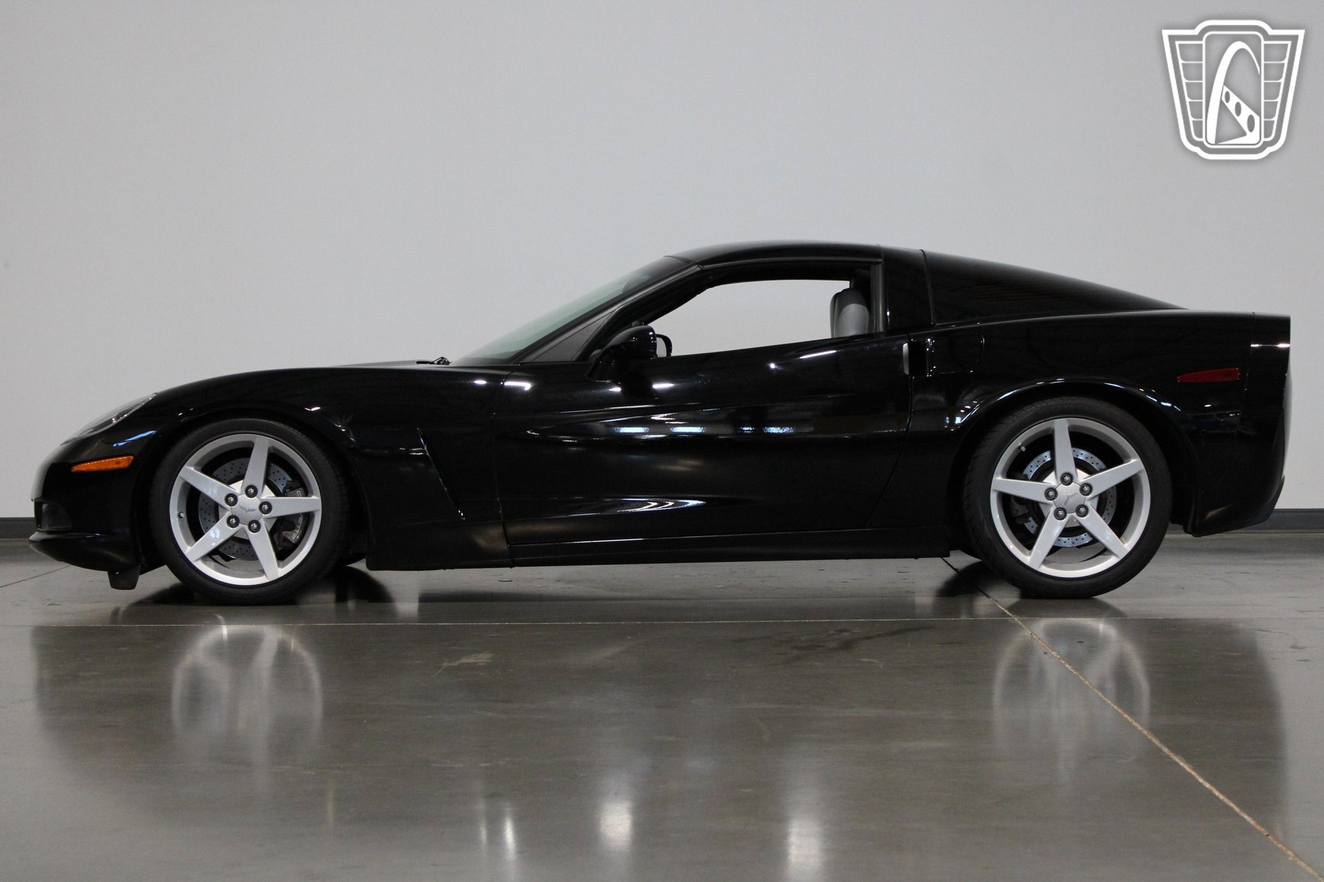 Used 2005 Chevrolet Corvette Coupe w/ Preferred Equipment Group RWD image 26