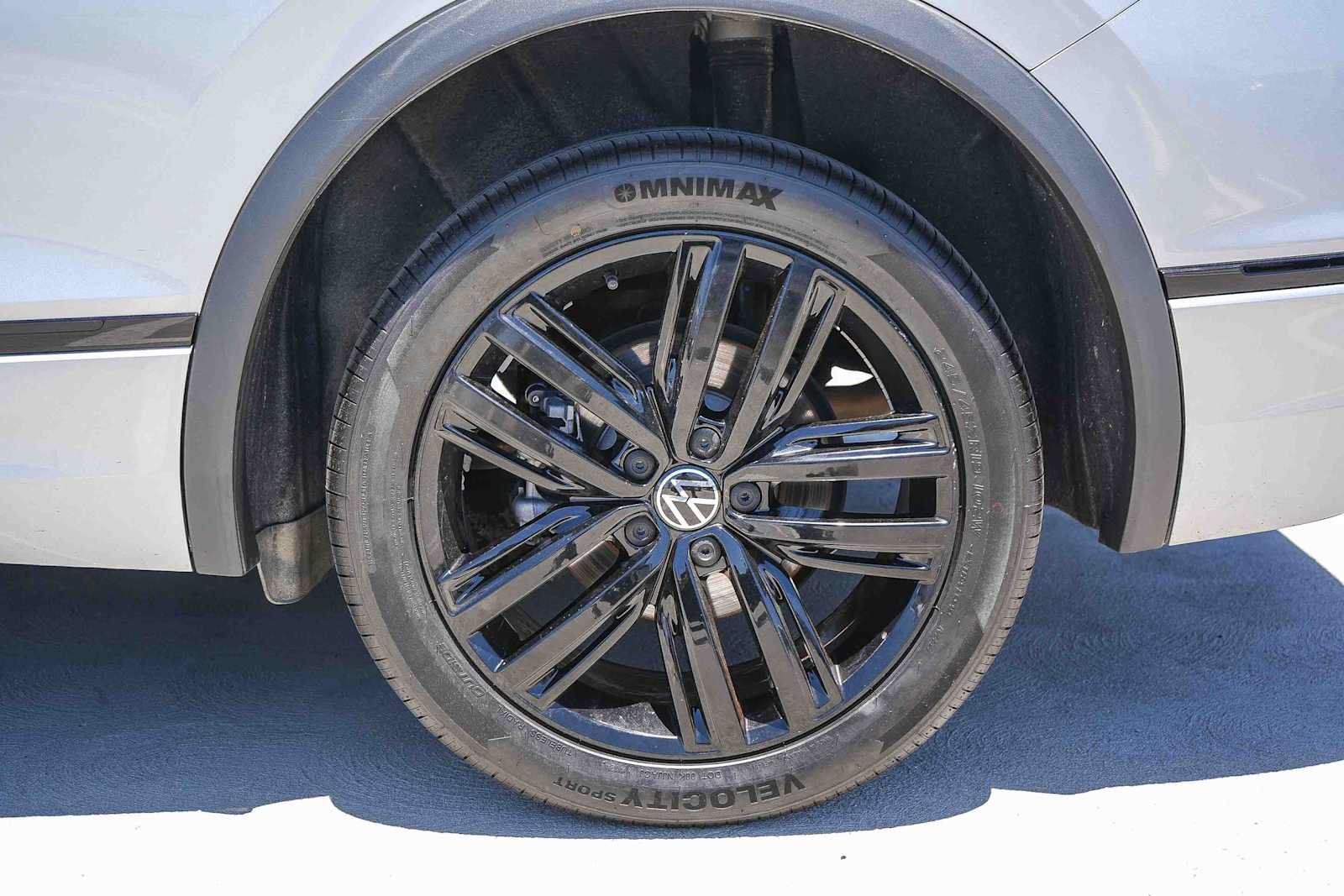 Used 2022 Volkswagen Tiguan SE R-Line FWD image 10