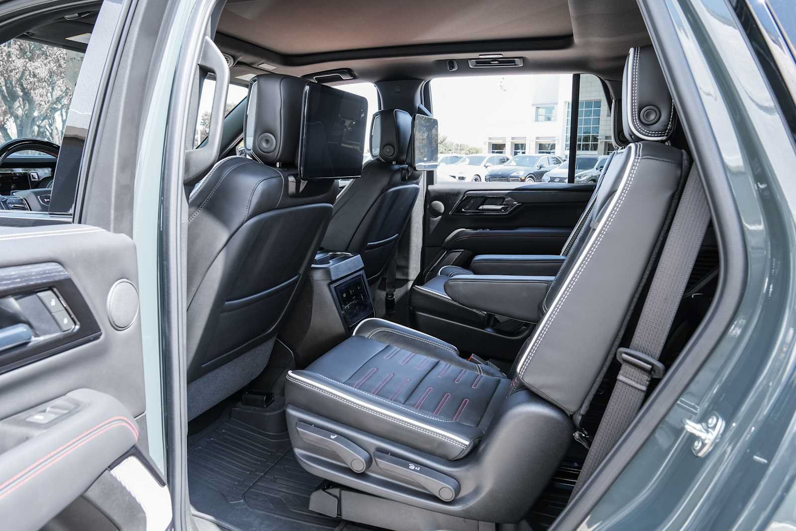 Used 2026 GMC Yukon AT4 Ultimate w/ LPO, Floor Liner Package AWD/4WD image 43