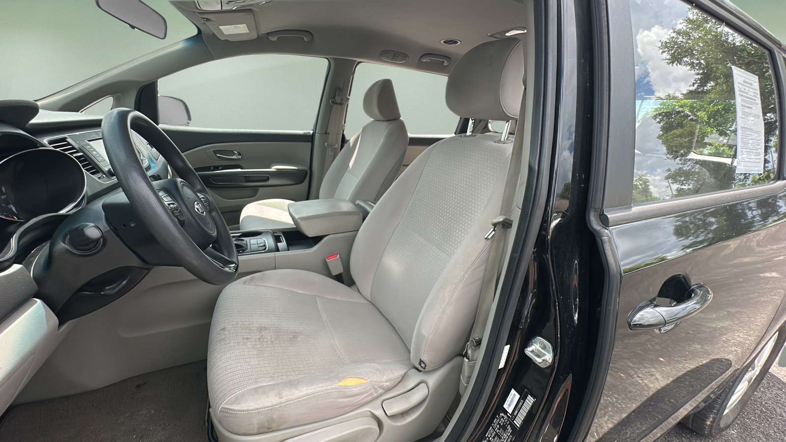 Used 2018 Kia Sedona L FWD image 17