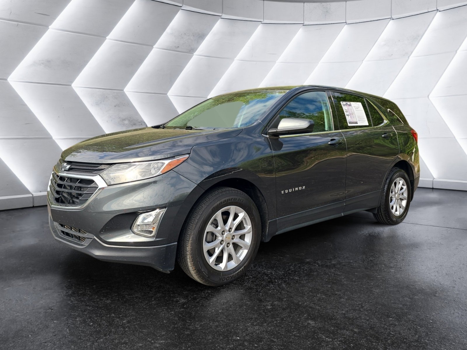 Used 2020 Chevrolet Equinox LT image 1
