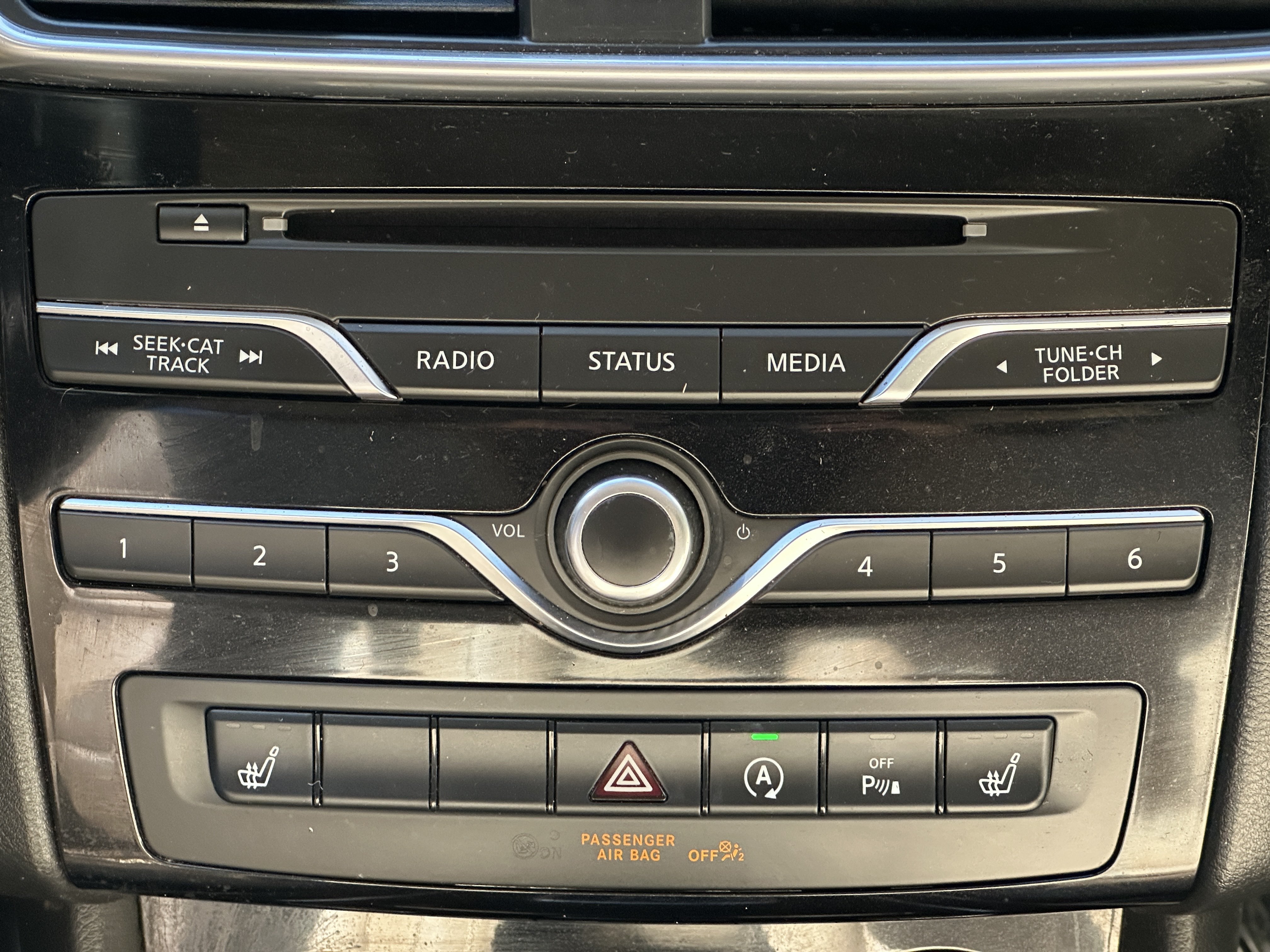 Used 2017 INFINITI QX30 Premium w/ Navigation Package FWD image 18