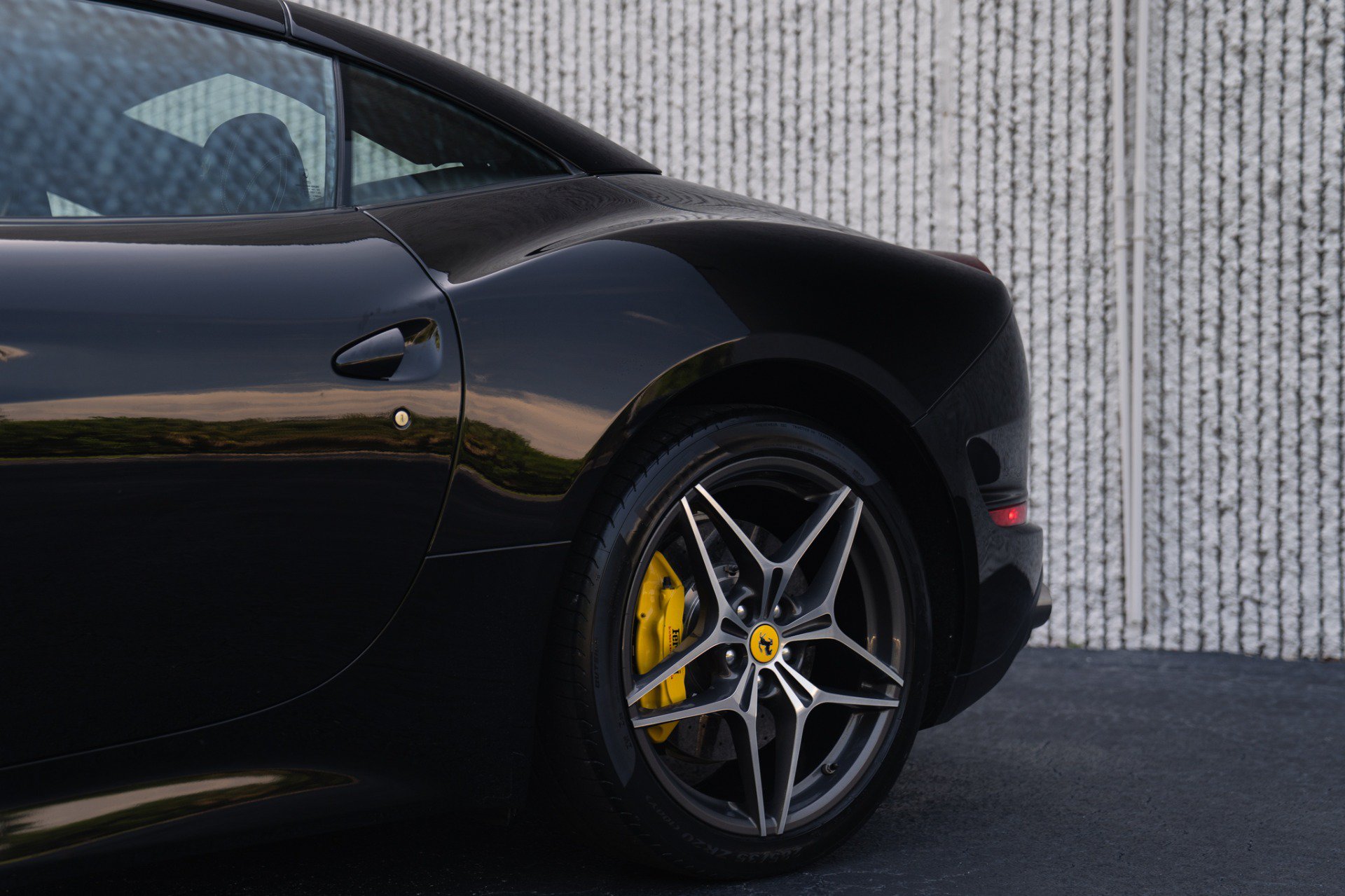 Used 2017 Ferrari California T RWD image 25