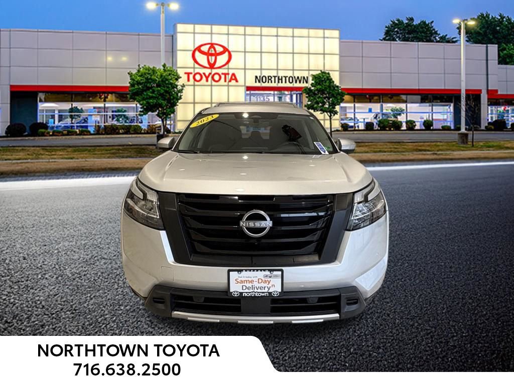 Used 2023 Nissan Pathfinder SL w/ Black Appearance Package image 5