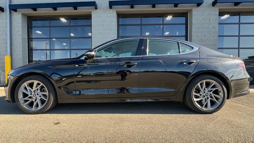 Used 2022 Genesis G70 2.0T image 4