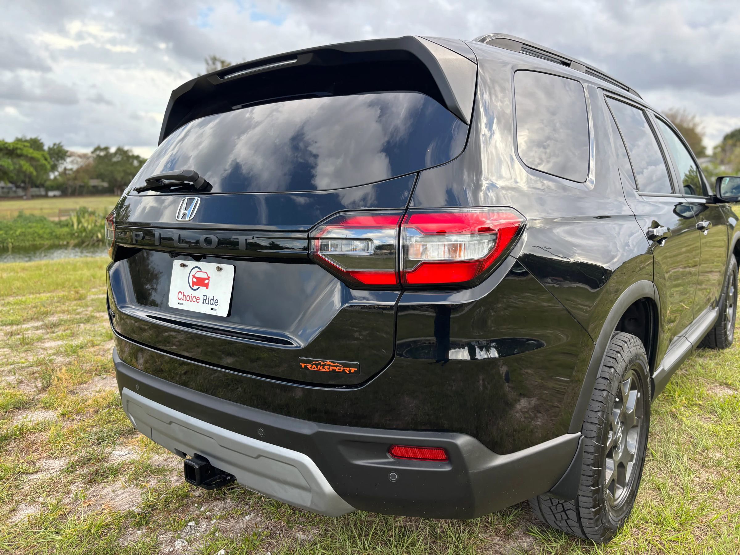 Used 2025 Honda Pilot TrailSport image 31