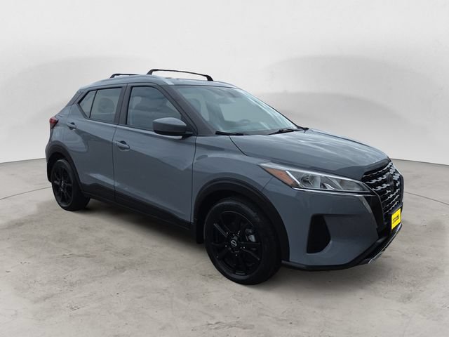 Used 2023 Nissan Kicks SV w/ Exterior Package FWD image 3