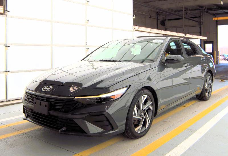 Used 2025 Hyundai Elantra Sport image 6