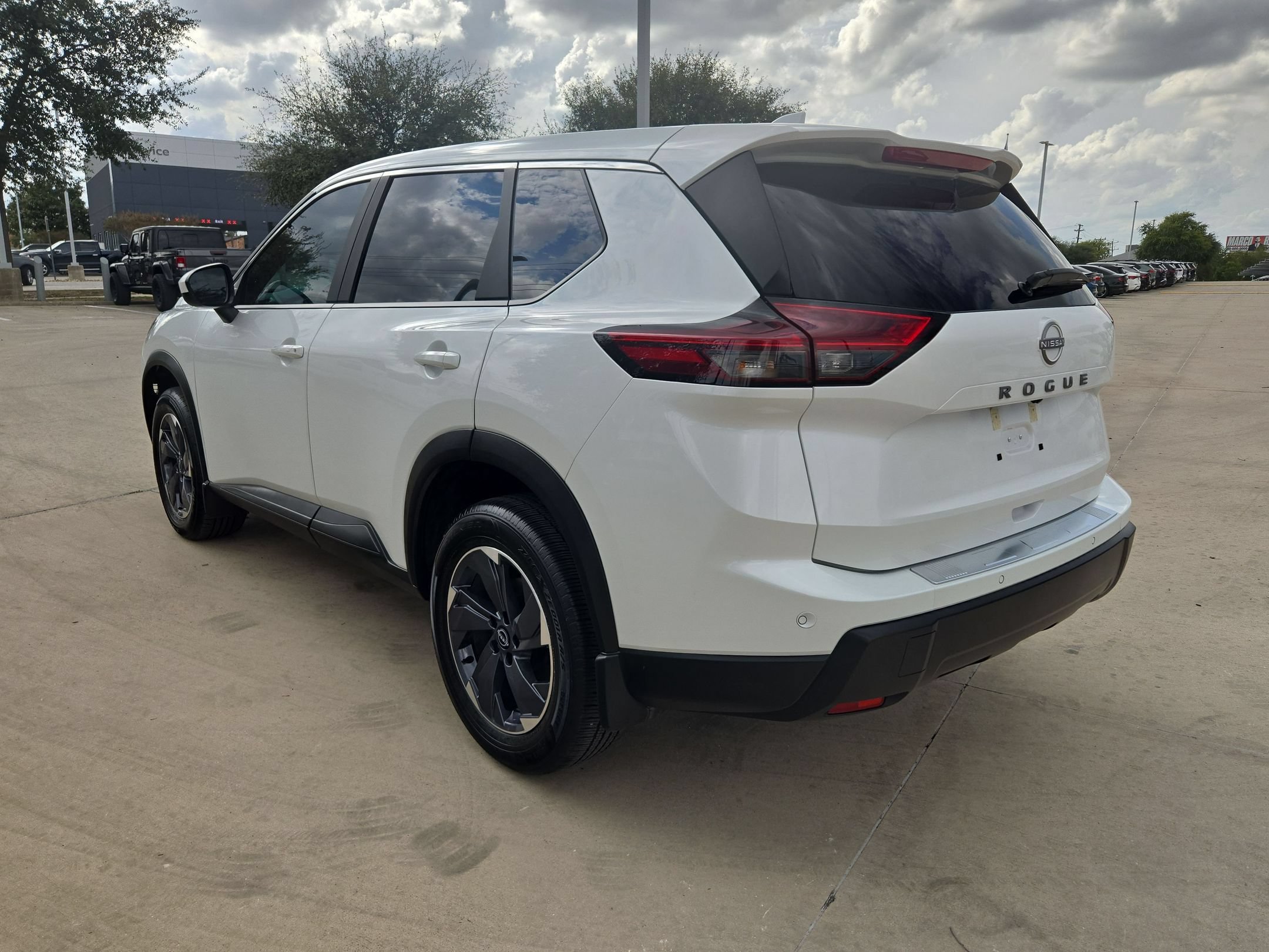 Certified 2026 Nissan Rogue SV FWD image 5