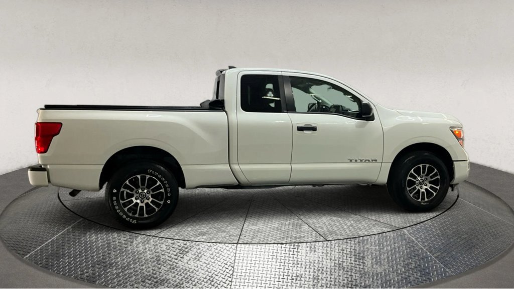 Used 2022 Nissan Titan SV image 9