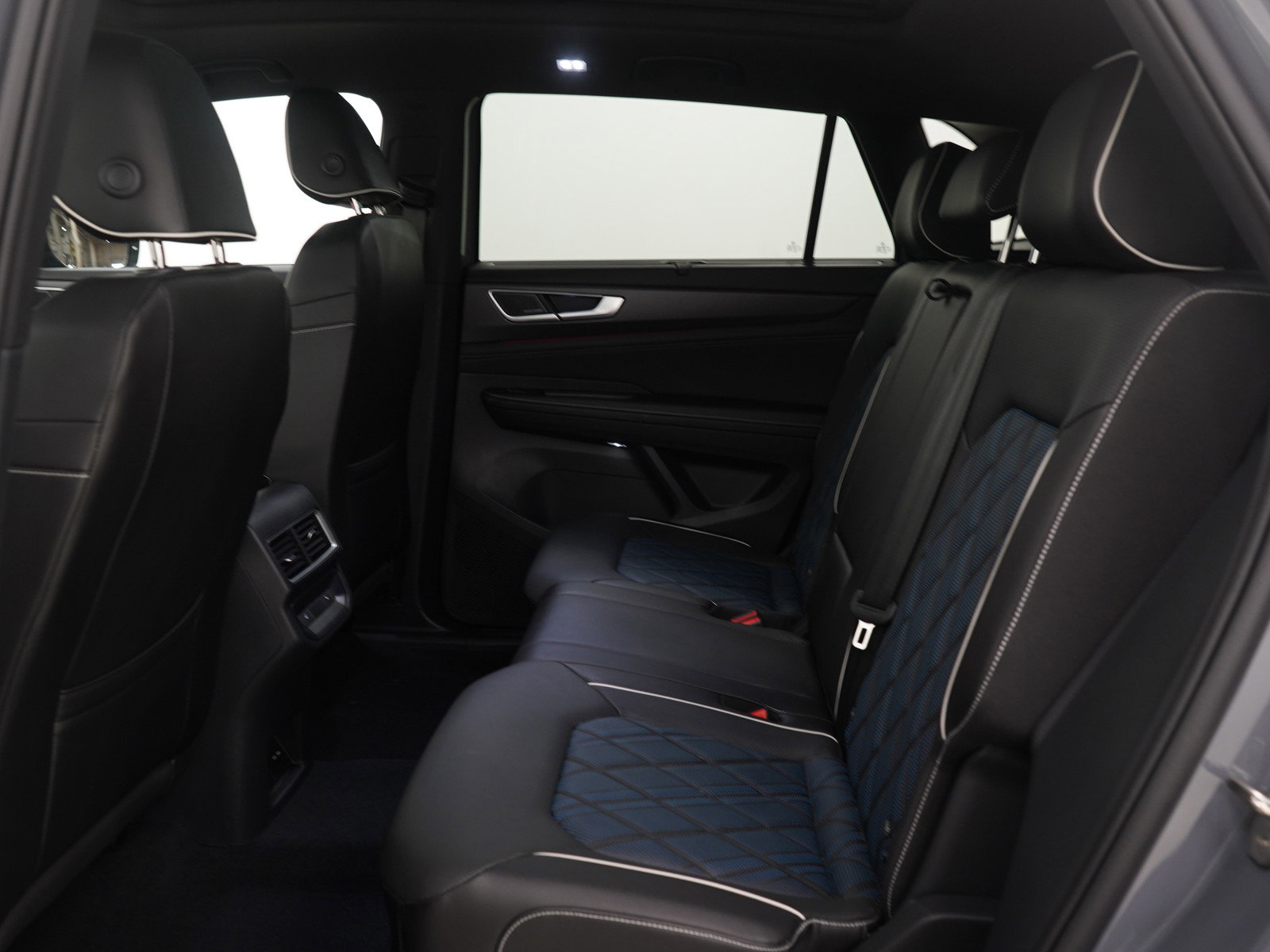 Used 2024 Volkswagen Atlas Cross Sport SEL Premium R-Line image 14