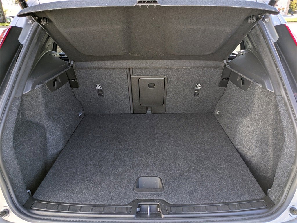 Certified 2025 Volvo XC40 B5 Core image 13