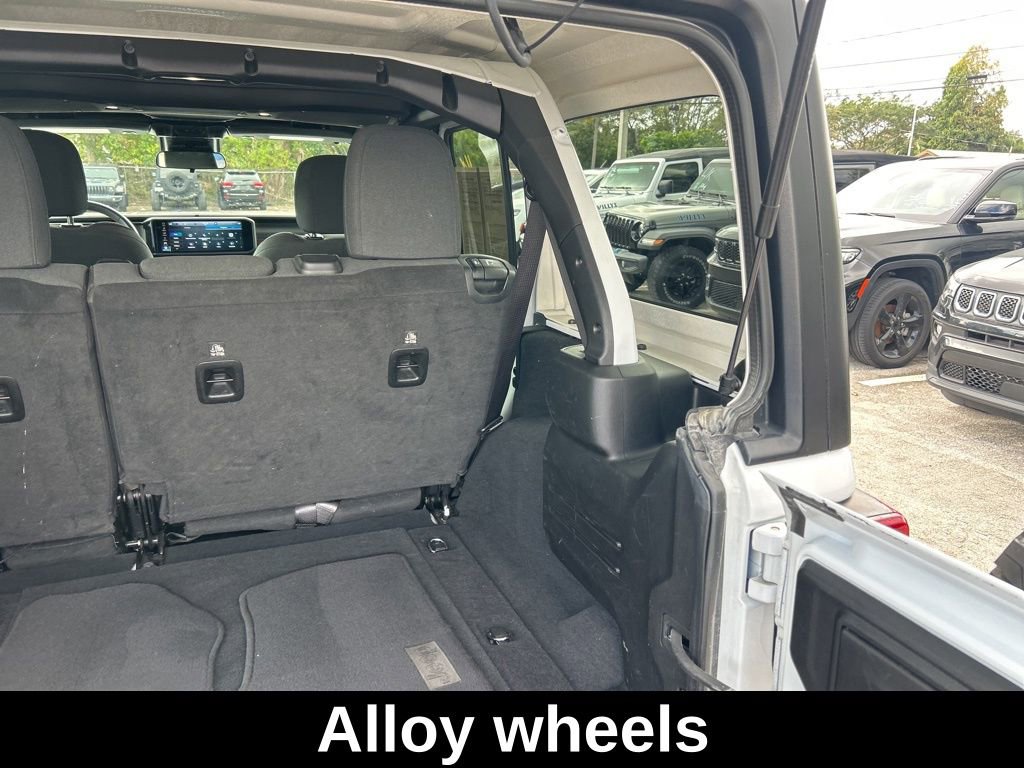Used 2024 Jeep Wrangler Unlimited Rubicon image 32