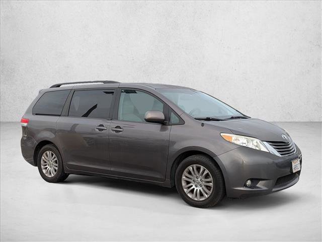 Used 2012 Toyota Sienna XLE image 2