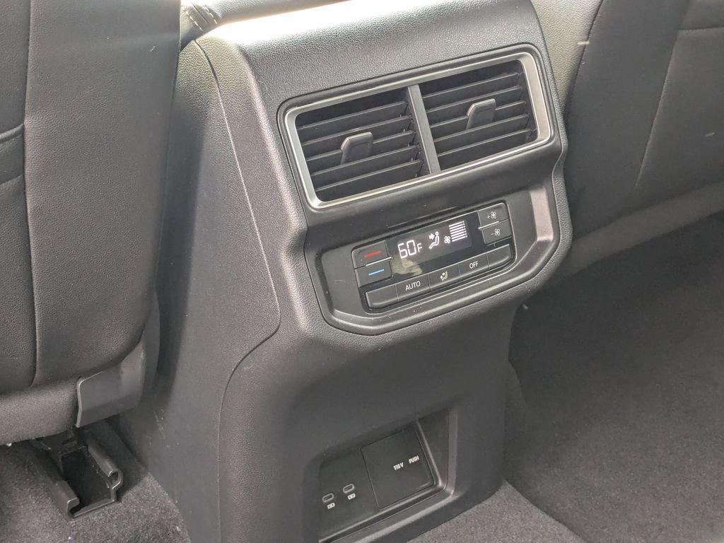 Used 2025 Volkswagen Atlas SE image 27