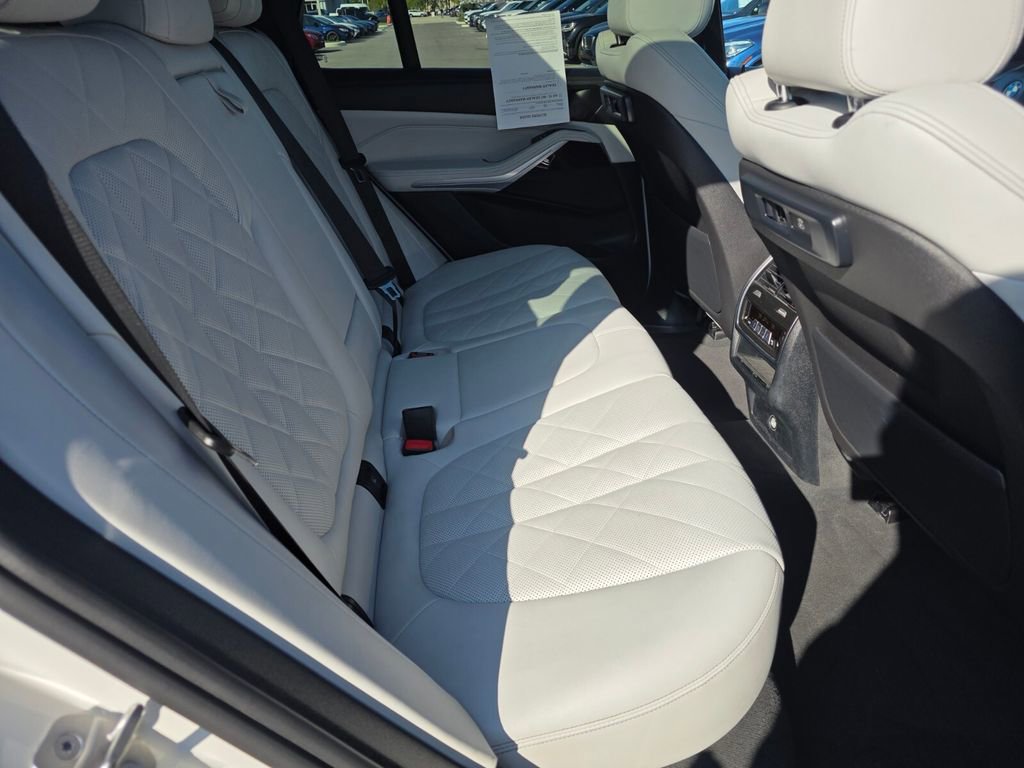 Used 2023 BMW X5 xDrive45e image 12