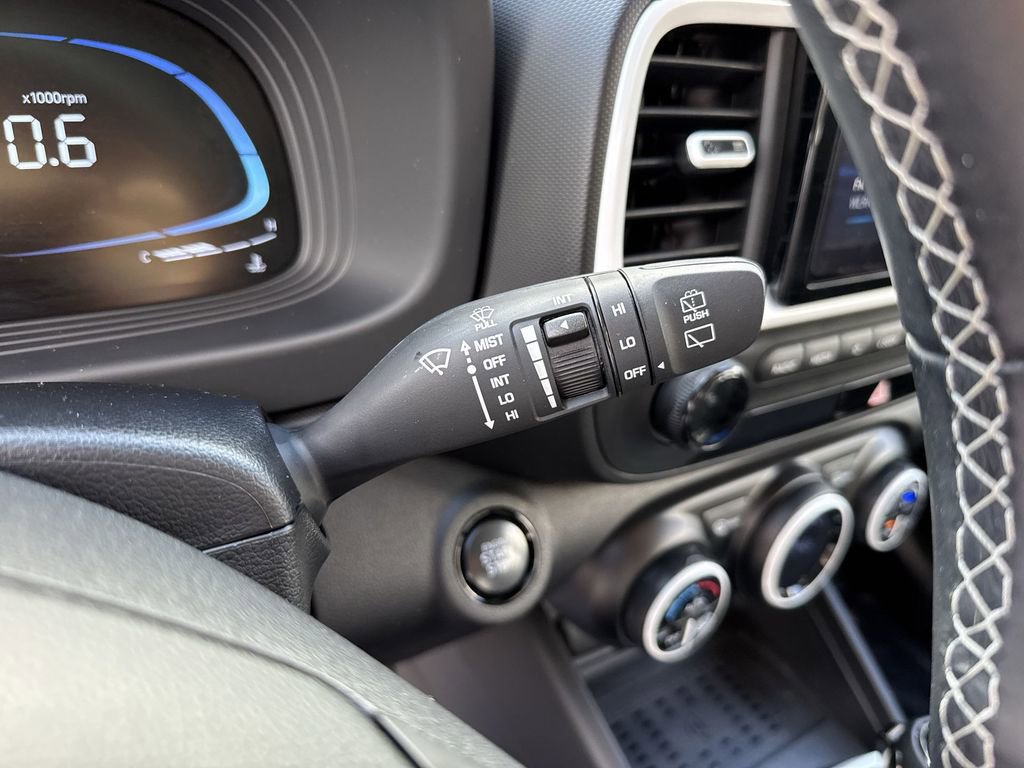 Used 2024 Hyundai Venue Limited image 56