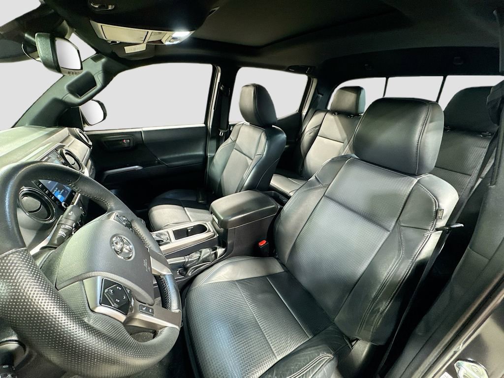 Used 2022 Toyota Tacoma Limited AWD/4WD image 11