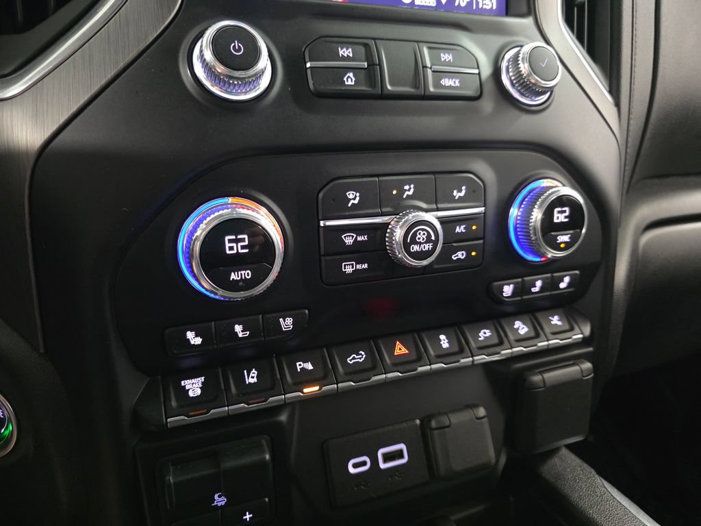 Used 2023 GMC Sierra 3500 Denali w/ Denali Black Diamond Edition AWD/4WD image 20