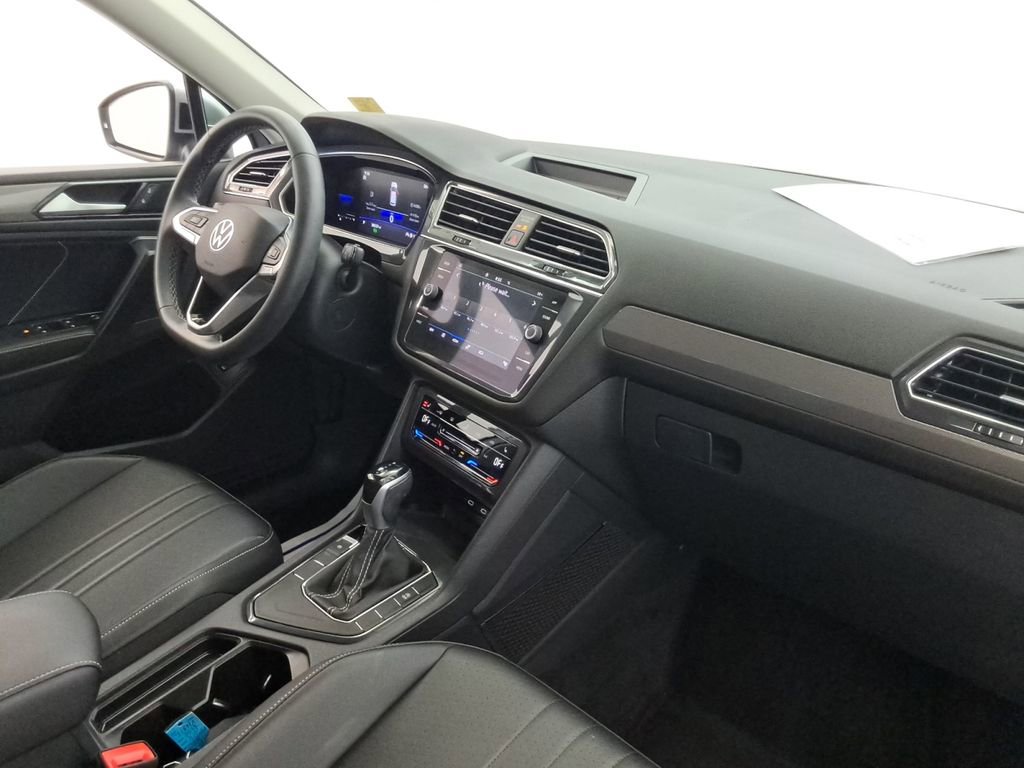 Certified 2022 Volkswagen Tiguan SE image 23