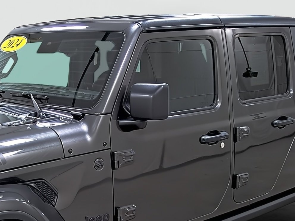 Used 2024 Jeep Gladiator Willys image 8