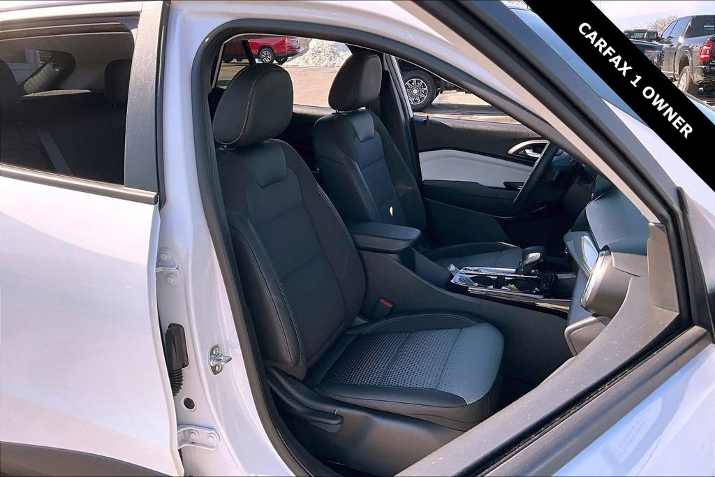 Used 2025 Chevrolet Trax LT w/ LT Convenience Package image 27
